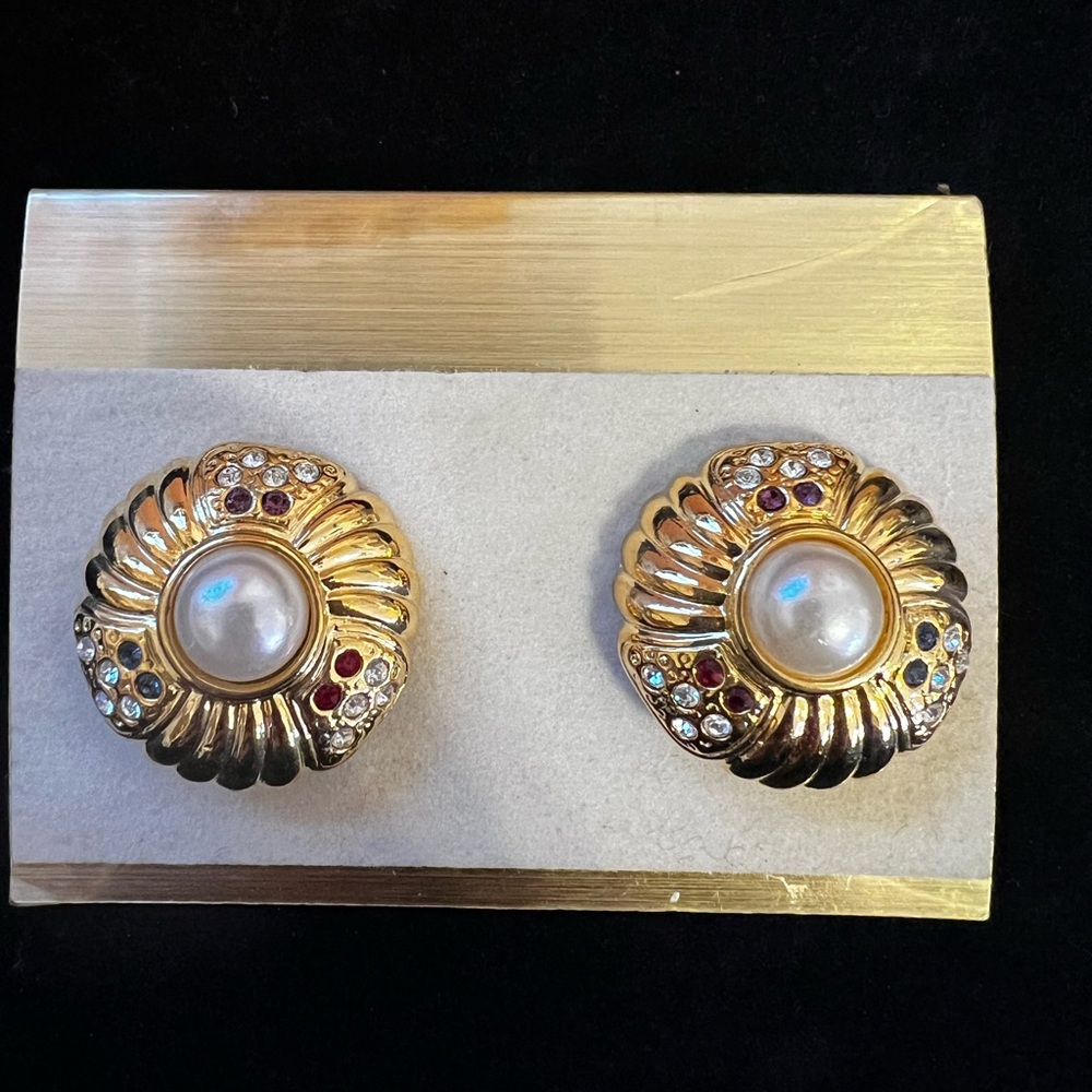 Vintage Gold Tone Rhinestone Faux Pearl Clip On Earrings